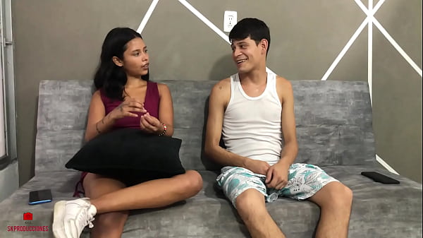 Compañera de la universidad me pide la tarea a cambio me la follo duro – porno en español – en ruso