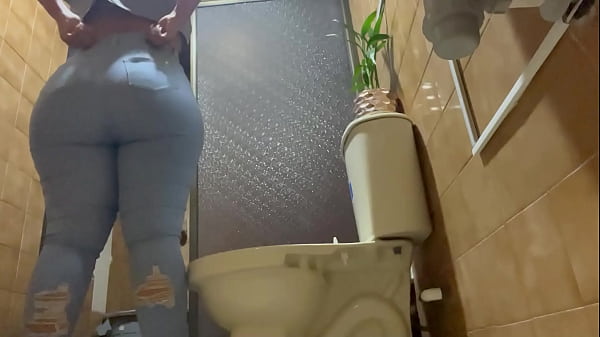 Camara de baño chica enfermera LATINA