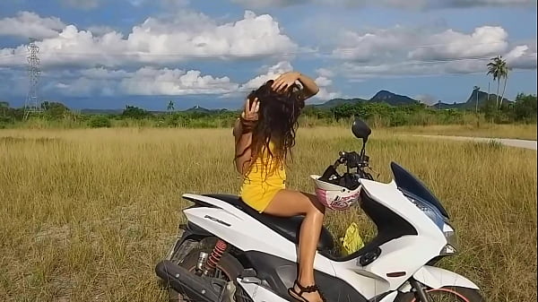 Crazy! Sexy Milf Masturbates In Public on Scooter