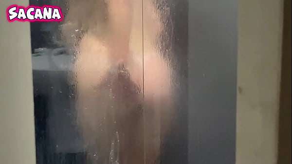 Loira linda peituda gostosa foi observada e acabou fodendo com o voyeur