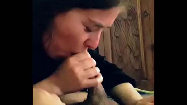 Ella es feliz tragando vergas