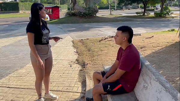 Mi pequeña hermanastra latina me enseña como follar a una mujer y me da unos ricos sentones. HG