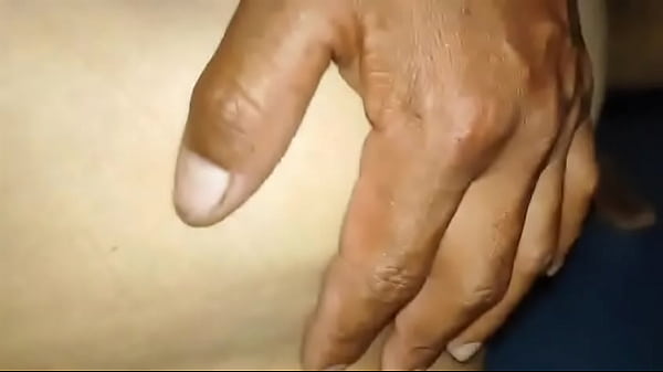 Casada infiel su marido trabaja mucho y la deja mucho tiempo solay por eso le gusta probar otras vergs