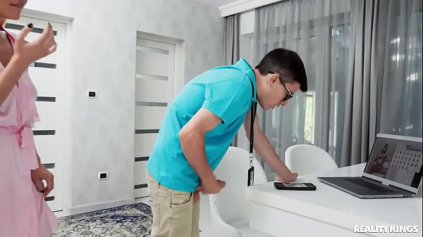 Finding A MILF’s Nudes / Reality Kings