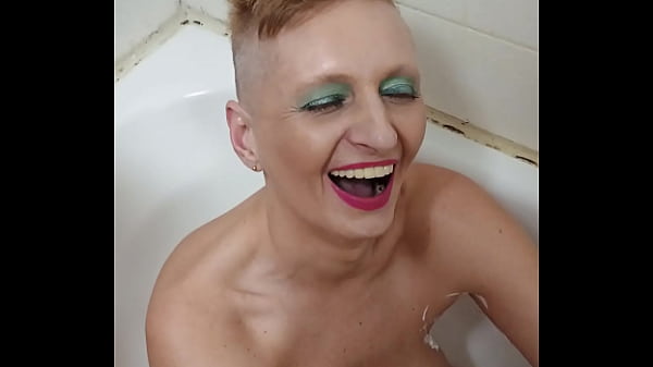 German Prostitute whore bitch Milf Sandra gets golden shower Urin Drinking