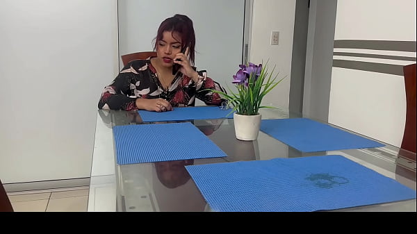 LA CACHONDA DE MI MADRASTRA SE FOLLA AL FONTANERO A CAMBIO DE QUE LE ARREGLE LA TUBERIA – PORNO EN ESPANOL