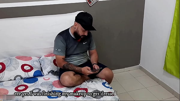 HOMBRE MUY CACHONDO VENDA OJOS A SU COMPAÑERA DE CASA. PARA HACERLA CORRER Y LA FOLLA CON PALMADAS EN SU CULO HASTA CORRERSE – PORNO EN ESPAÑOL