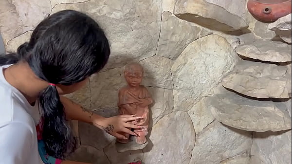 Mi vecino timido pasa por una desilusion amorosa y yo aprovecho para follarmelo rico.