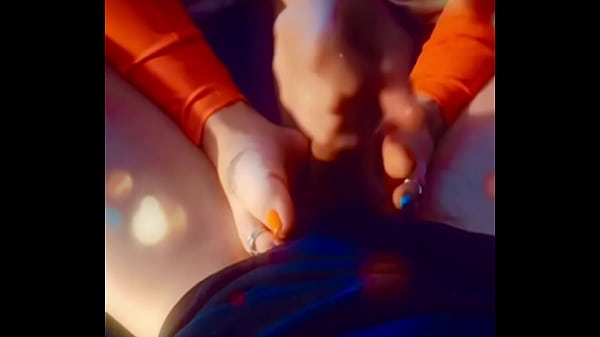 Prettyfeetelite – Barefoot Goddess Twinkletoes – Handjob and Footjob ignoring husband while on the phone with lover with slo-mo cumshot