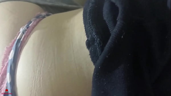 Seduzco a empleada de servicio de billar y me le termino comiendo ese rico coño y le echo mi leche.