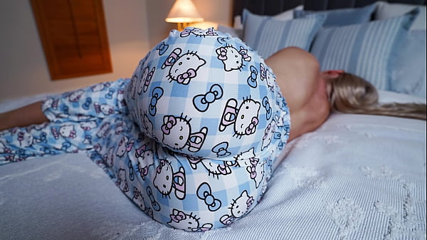 Step Mom Wakes up to Hard Cock of Step Son He helps MILF to cum quick Carry Light