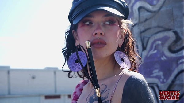 BDSM -Emmita misbehaves… and Fedora delivers the punishment. Emmita se porta mal… y Fedora se encarga del castigo