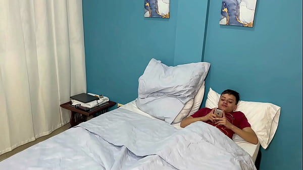 Linda latina se encuentra perdida lejos de casa y le pide ayuda a desconocido pero este la ayuda a cambio de una dura follada.