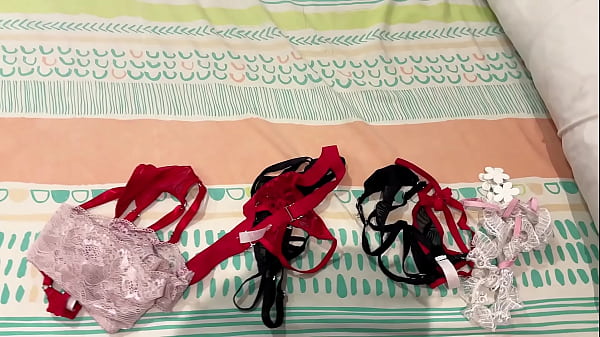 MADRASTRA CULONA ES SORPRENDIDA CON UNA VERGA EN EL COÑO CUANDO LLEGA DEL GIMNASIO