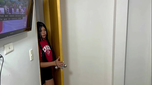 Me cojo a mi superior y le doy mi virginidad ANAL como motivo de ascenso en mi nuevo trabajo.