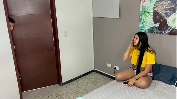 Recibo con una cogida bien rica y dura mas venida en el culo a mi nueva vecina caliente.