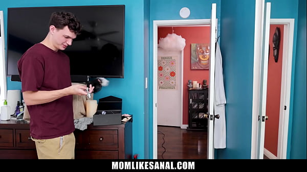 Stepson Is Already Whipping His Dick Out, Ready to Fuck His Stepmom in The Ass! – Momlikesanal