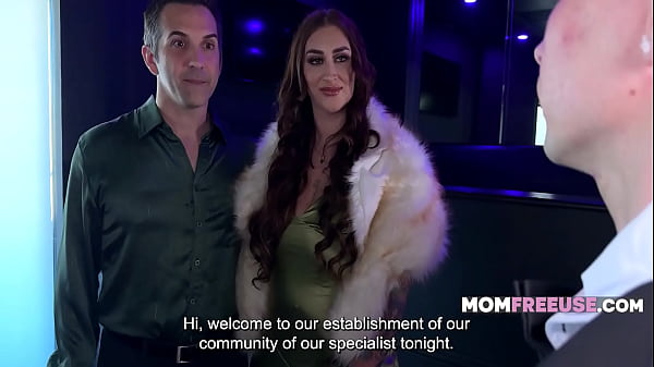 Busty Natural Curvy MILF Freeused At A Restaurant – Avalon Mira | MomFreeuse