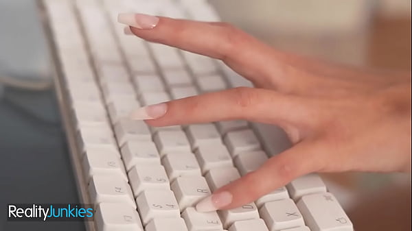 REALITYJUNKIES – Petite Blondie Is Shocked At The Size Of Her Mom’s Boyfriend Cock But She Doesn’t Hesitate To Suck It